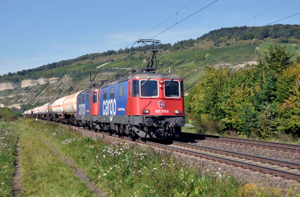 421 376 DT der SBB Cargo mit einem Kesselwagenzug in Thngersheim am 21.9.2010