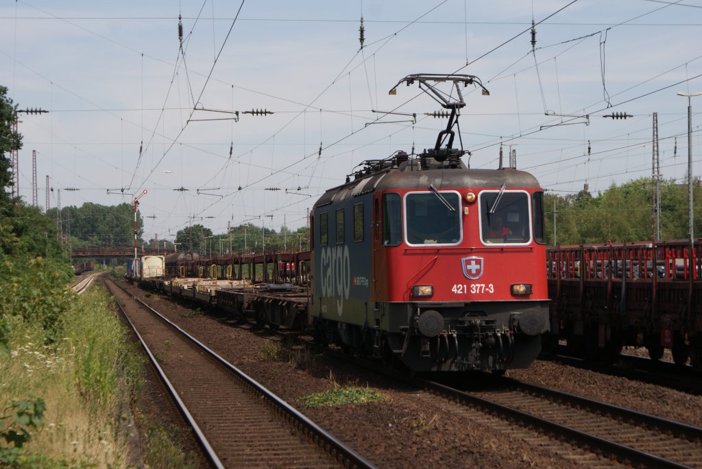 421 377-3 mit einem Containerzug in Dsseldorf Rath am 20.07.10