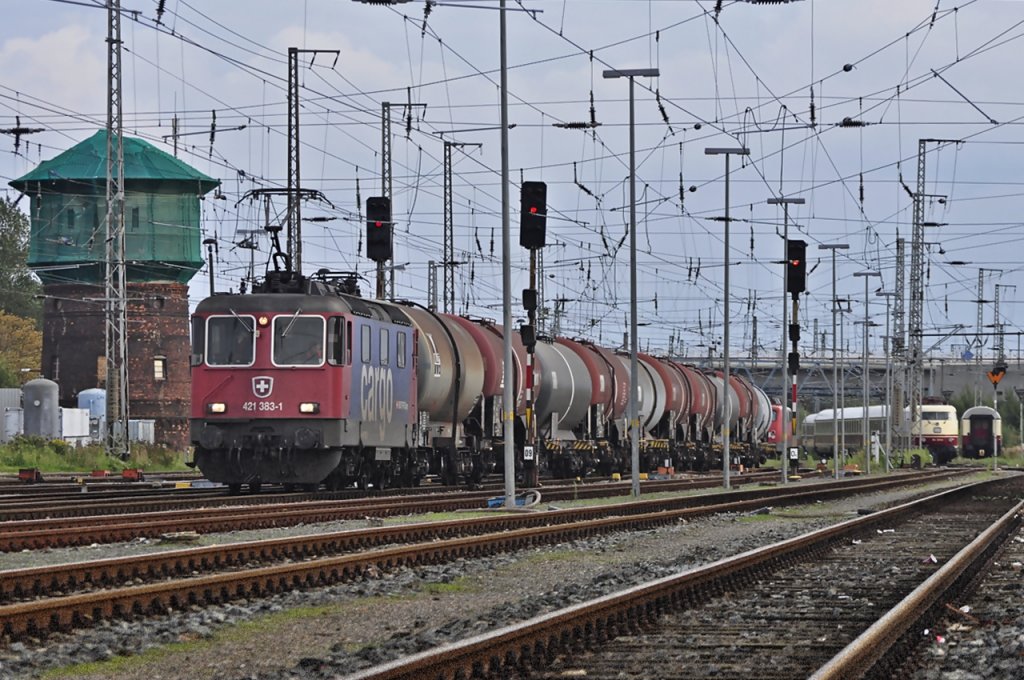 421 383 kommt mit einem lpendel am 19.09.2010 in den Bf Stralsund aus Richtung Greifswald