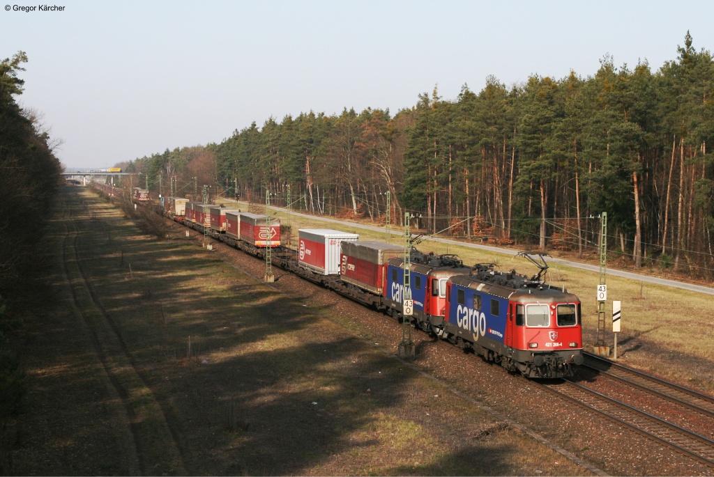 421 386-4 und 421 *** mit einme KLV Richtung Sden. Aufgenommen am 05.03.2013 bei Graben-Neudorf.
