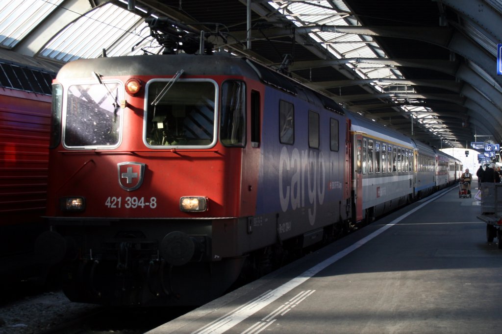 421 394-8 hat sich mit einem IC nach Zrich HB verirrt. Aufgenommen 01.11.2009.