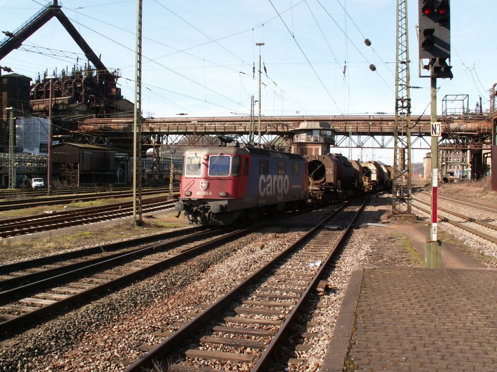 421 396 am vorletzten Betriebstag (27.2.10) der SBB Cargo vor den Flssigeisenpendel, bei der Einfahrt in Vlklingen von Dillingen Hochofen kommend.