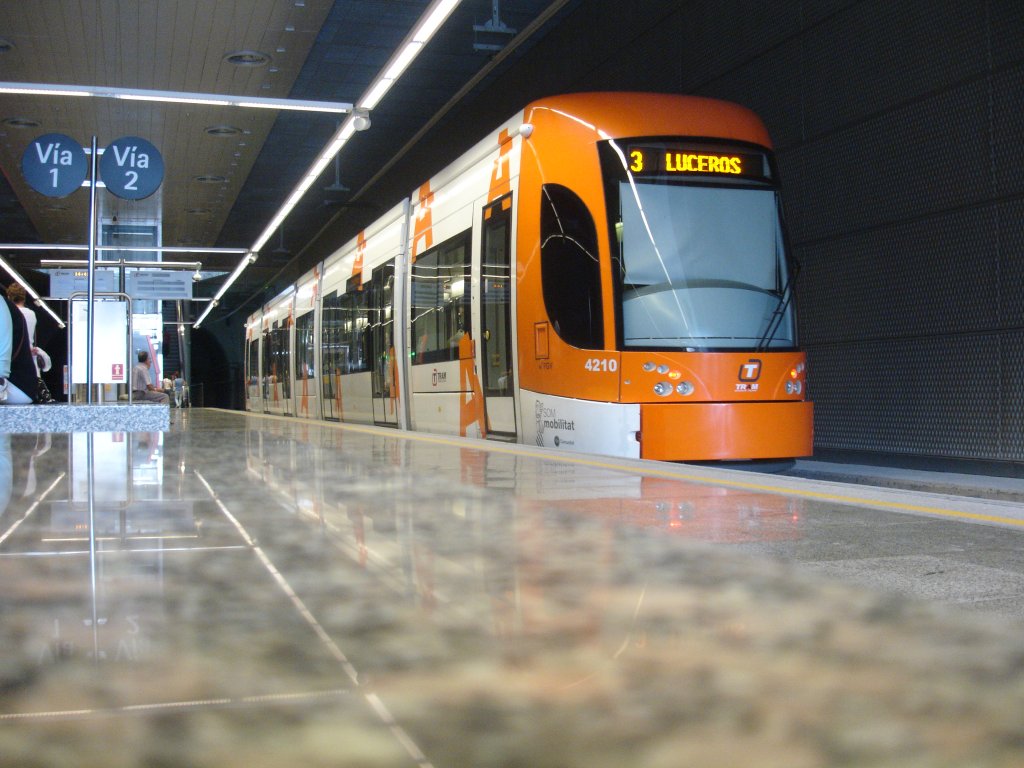 4210 in der Station MARQ Fahrtrichtung Luceros am 10.10.10