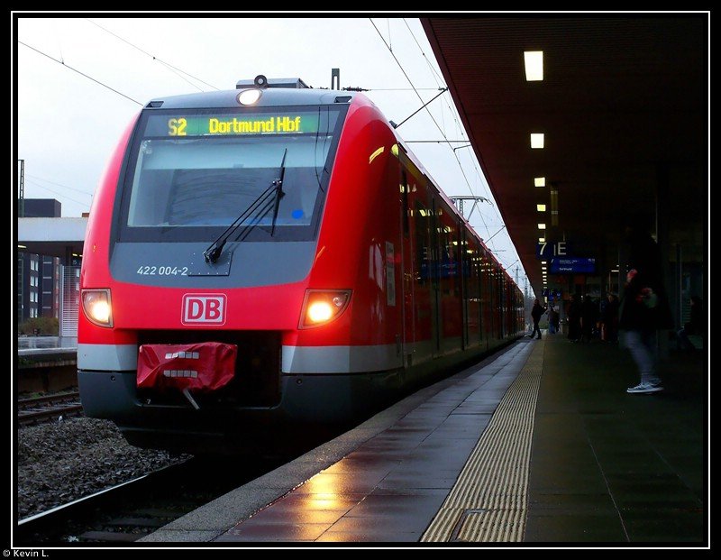 422 004 als S2 im Gelsenkirchener Hauptbahnhof. Aufgenommen am 5.12.2009