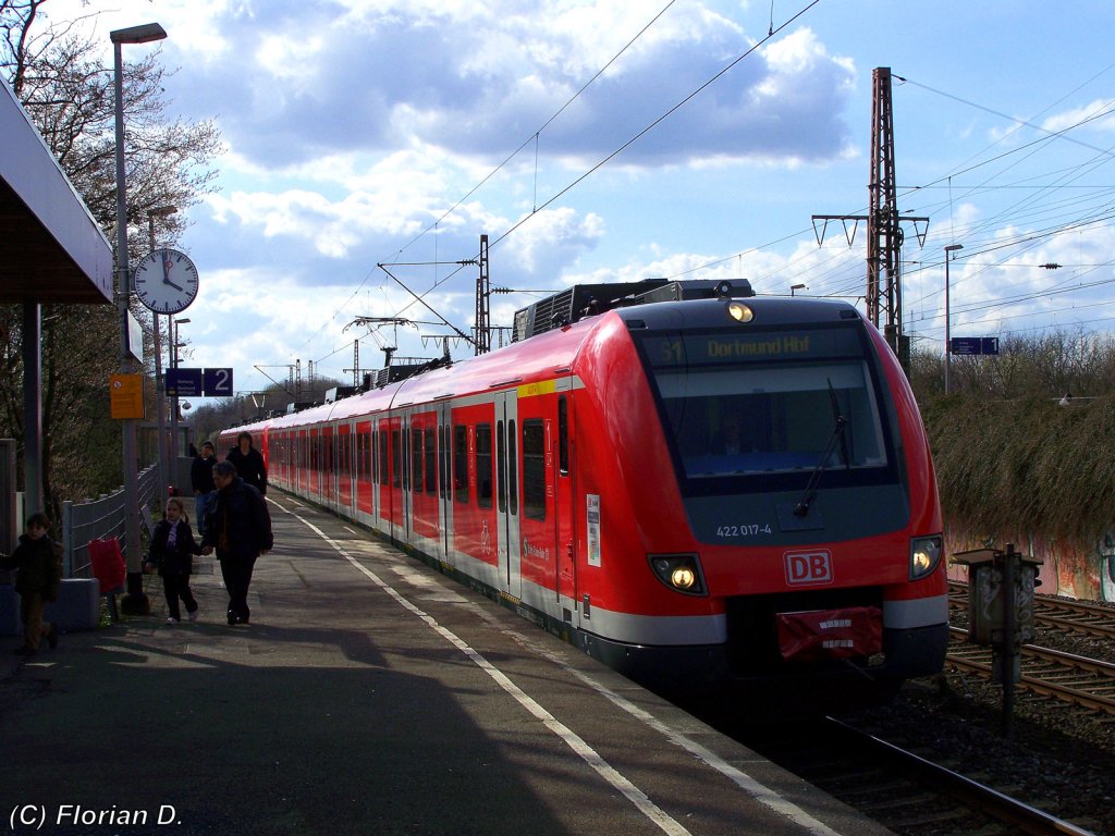 422 017/517 und 422 026/526 stehn gemeisam als S1 nach Dortmund Hbf in Essen-Frohnhausen. 02.04.2010