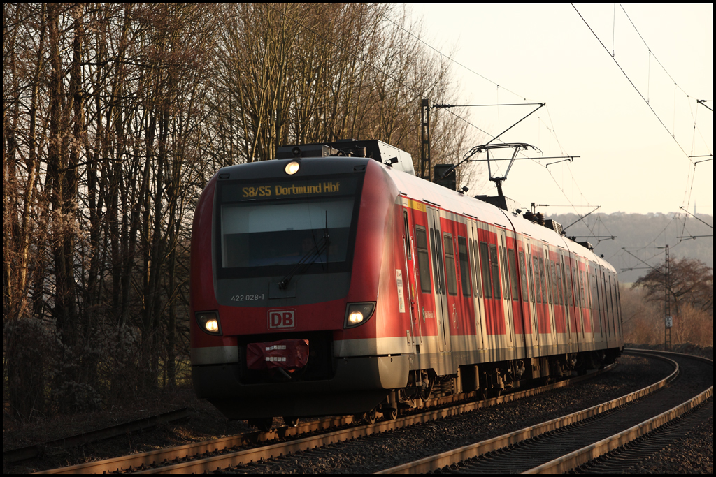 422 028/528 ist als S5, (Mnchengladbach Hbf)- Hagen Hbf - Dortmund Hbf, zwischen Wetter(Ruhr) und Witten unterwegs. (28.01.2011)