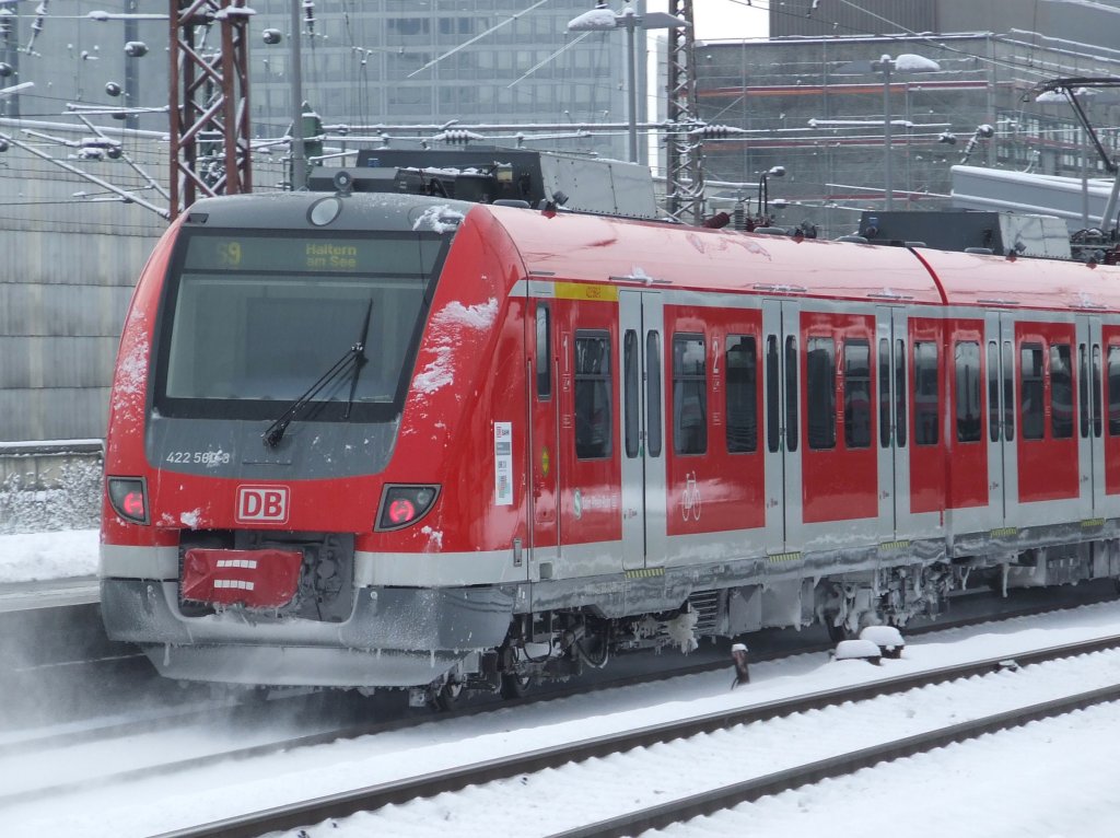 422 060 fhrt auf der S9 nach Haltern am See in Essen Hbf ein. (03.01.2010)