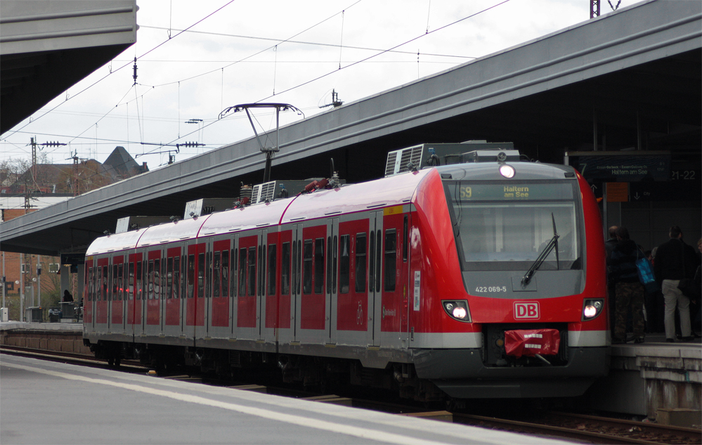 422 069-5 als S9 nach Haltern am See bei der Einfahrt in Essen Hbf 10.4.10