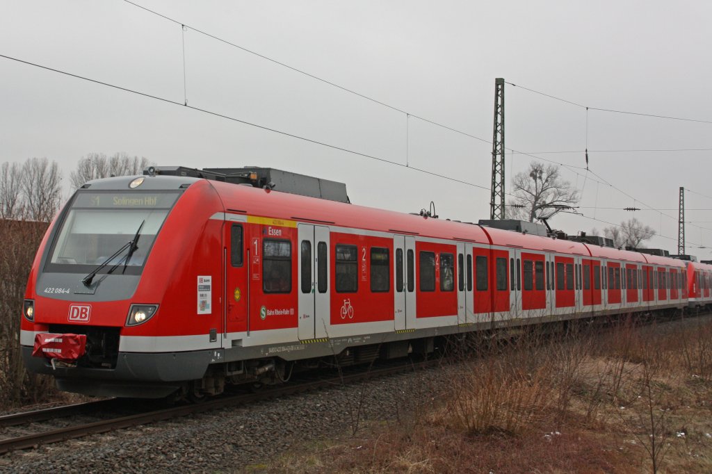 422 084  ESSEN  am 5.3.11 als S1 in Dsseldorf-Angermund.