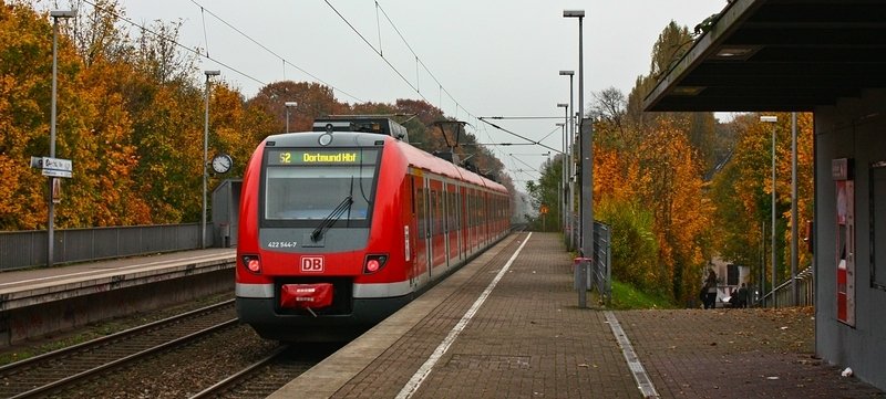 422 544 fhrt am Nachmittag des 29.10.09 aus dem Haltepunkt Dortmund Westerfilde aus.