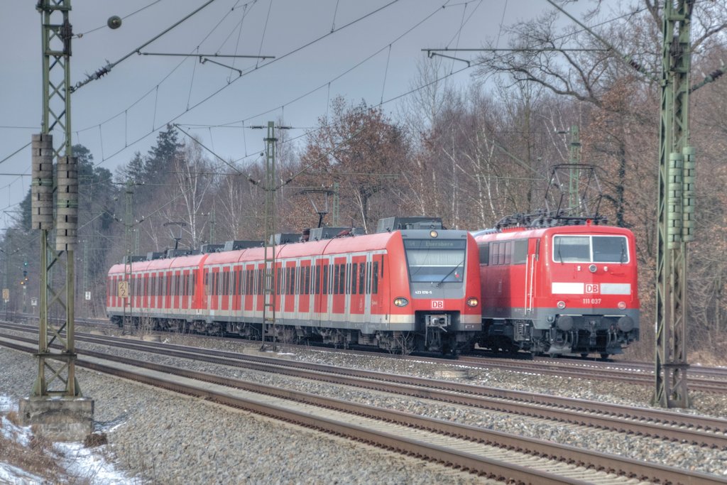 423 078 trifft am 04.02.12 bei Haar/M�nchen auf 111 037