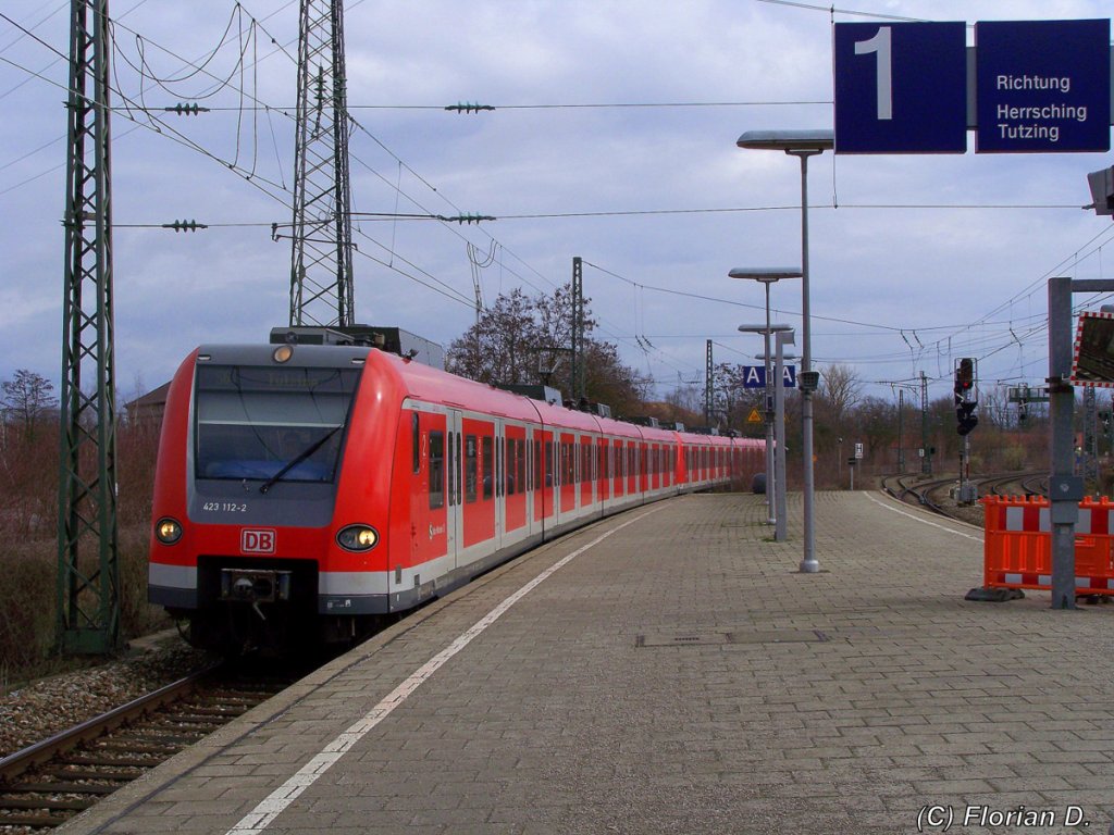 423 115/615 und 423 112/612 als S6 nach Tutzing bei der Einfahrt in Westkreuz. 28.03.2010