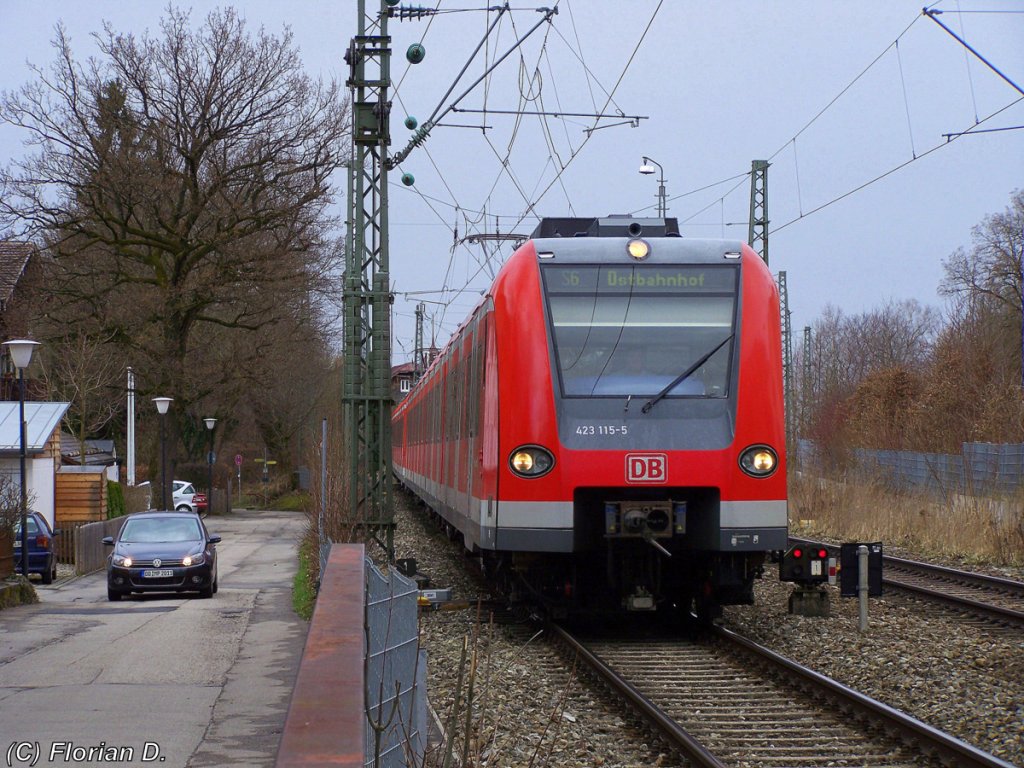 423 115/615 zusammen mit 423 112/612 als S6 auf dem Weg nach Mnchen-Ostbahnhof hier bei Starnberg. 28.03.2010