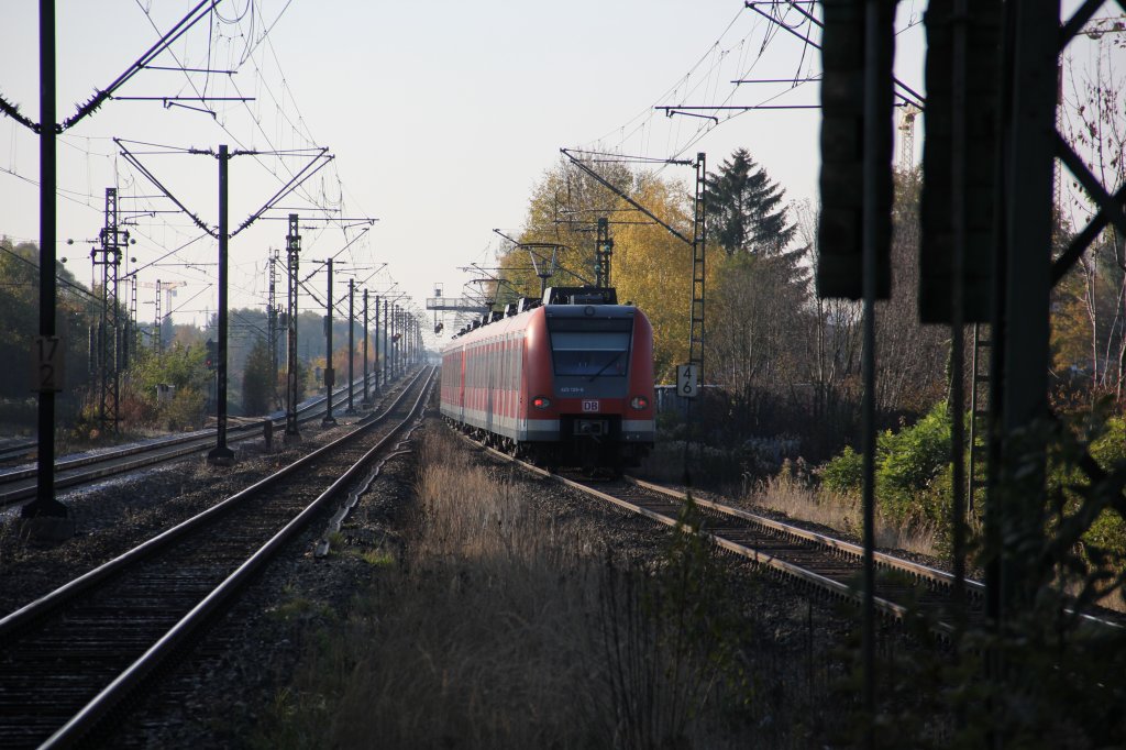 423 129 f�hrt als S4 Rcihtung Grafrath am 22. Oktober 2011 aus dem Bahnhof Gronsdorf aus.
