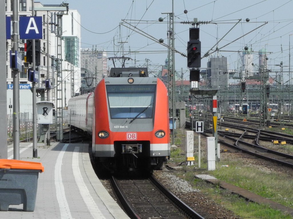 423 144 am 23.04.11 an der Donnersbergbr�cke