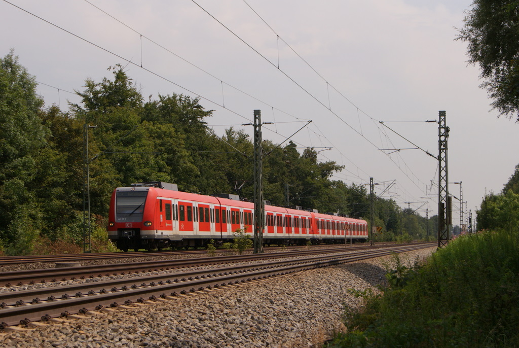 423 217-9 + 423 149-4 als S4 nach Geltendorf zwischen Haar und Vaterstetten am 03.08.2011