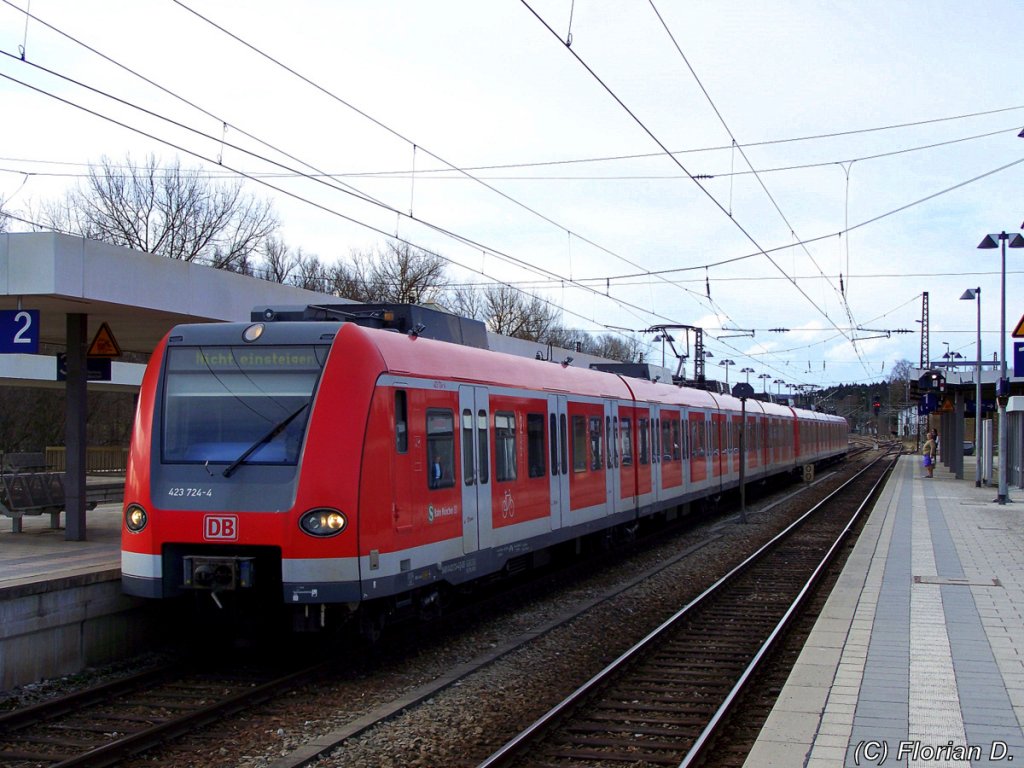 423 224/724 gemeinsam mit 423 077/577 gemeinsam nach der Ankunft in Granfing Bahnhof. 27.03.2010