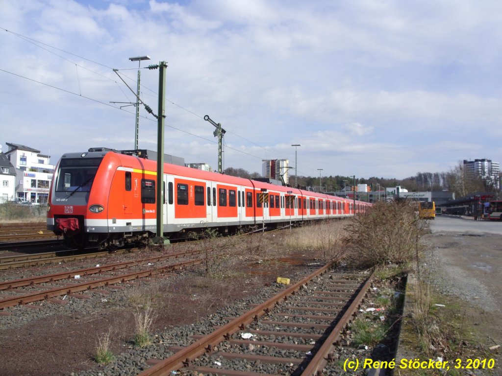 423 249-2 beim Verlassen von Bergisch Gladbach S am 30.3.2010