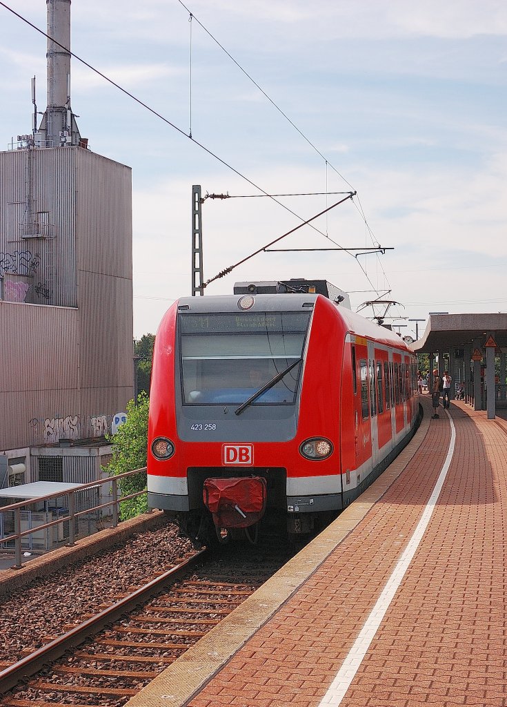 423 258 als S11 nach Dsseldorf Flughafenbahnhof. 27.7.2013