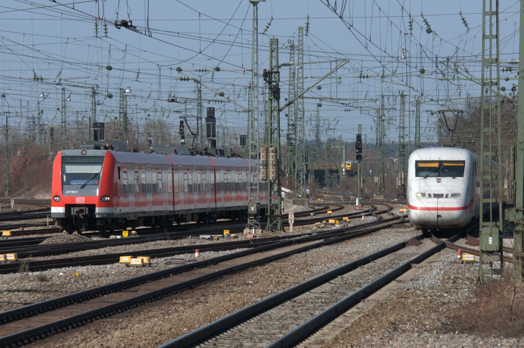 423 264 & 402 025 am 18.03.12 in Mnchen-Pasing