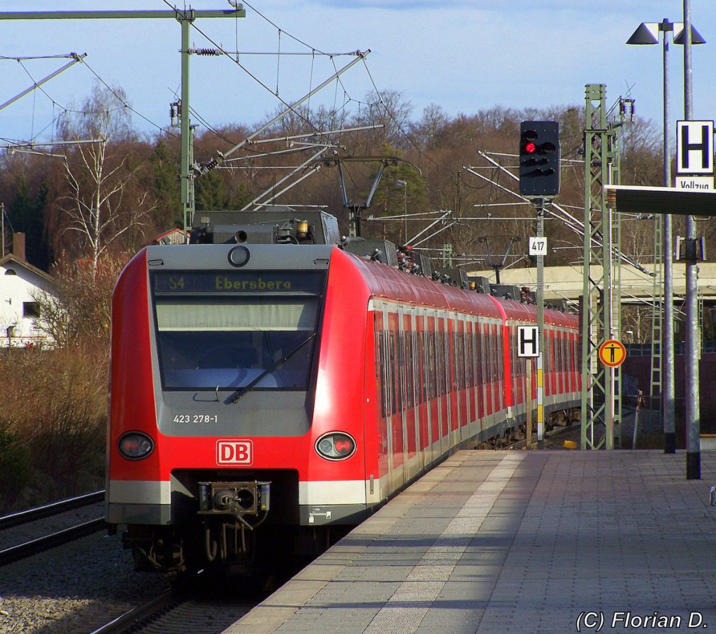 423 278/778 verlsst mit 423 363/863 den Haltepunkt Kirchseeon in Richtung Grafing, Ebersberg. 27.03.2010