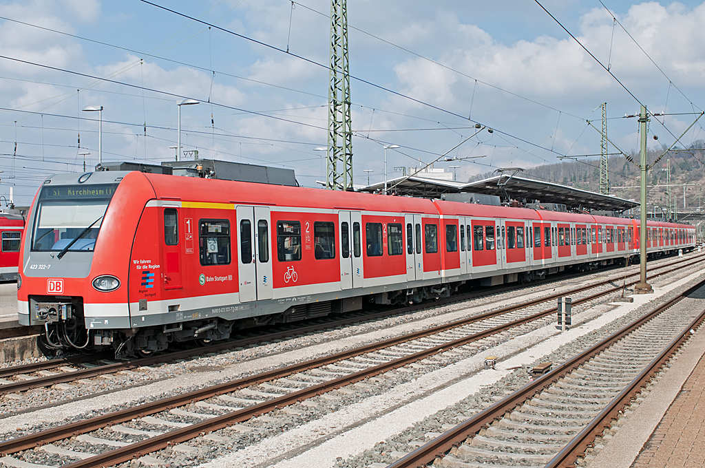 423 322-7 ( 94 80 0423 322-7 D-DB ), KRE 24307, Baujahr 2004, DB Regio AG - Region Baden-Wrttemberg, S-Bahn Stuttgart, [D]-Stuttgart, Bh Plochingen, 01.04.2013, Plochingen Bf