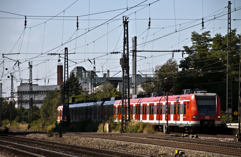 423 328 als S7 nach Wolfratshausen am 01.08.2010 in Mnchen Heimeranplatz.