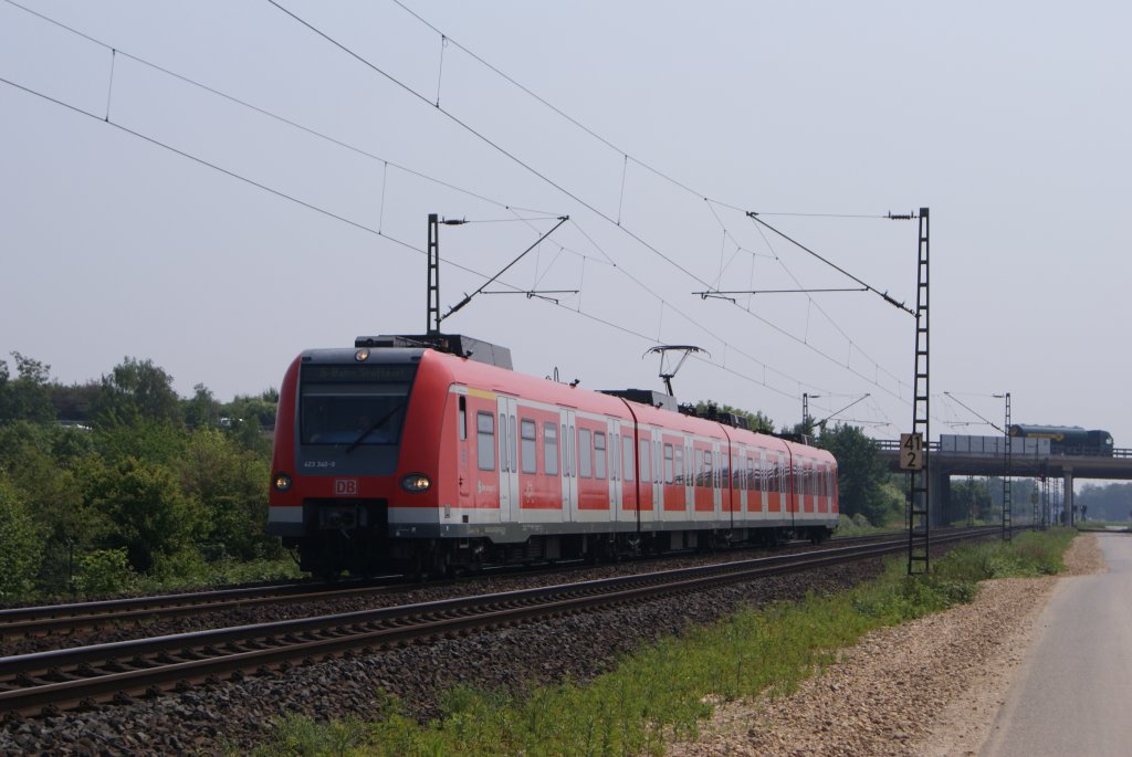 423 340-9 der S-Bahn Stuttgart als �berf�hrungsfahrt nach Krefeld-Oppum in Meerbusch-Osterrath am 21.05.2011