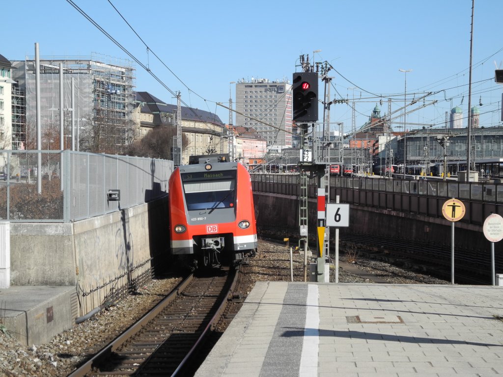 423 350 am 07.03.11 an der Hackerbr�cke