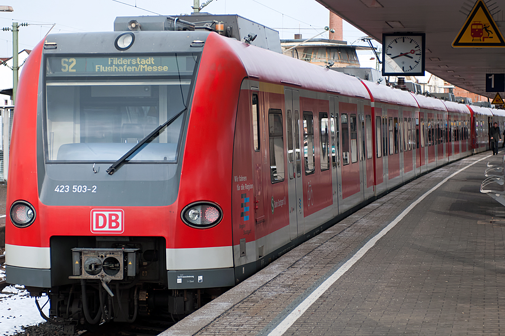 423 503-2 ( 94 80 0423 503-2 D-DB ), Alstom (LHB) 423.5-004, Baujahr 1999, DB Regio AG - Region Baden-W�rttemberg, S-Bahn Stuttgart, [D]-Stuttgart, Bh Plochingen, 09.02.2013, Schorndorf Bf