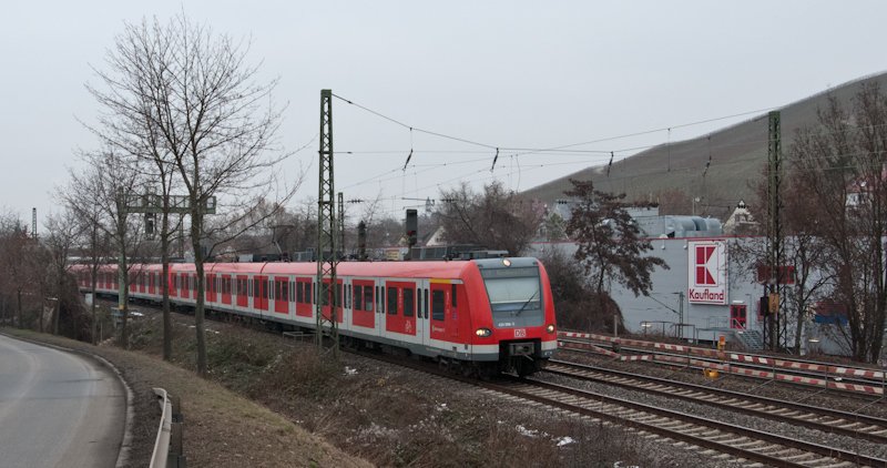 423 506-5 + weiterer 423 als S1 nach Kirchheim (Teck) am 23. Januar 2010 in Obertrkheim.