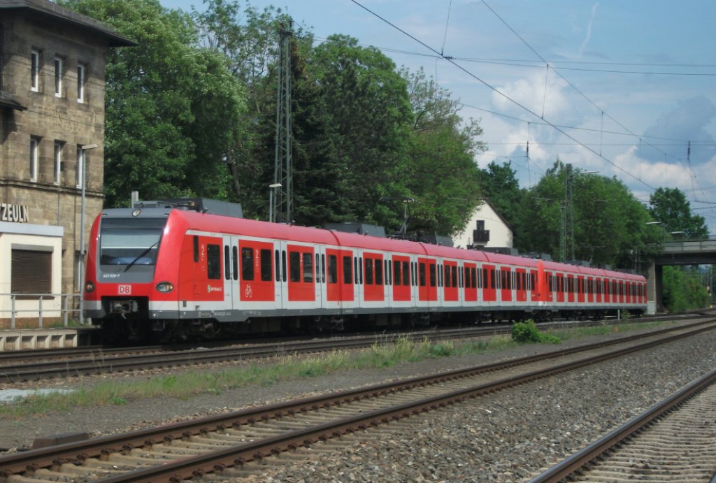 423 628 und 423 123 durchfahren am 20.Mai 2011 den Bhanhof Hochstadt-Marktzueln Richtung Lichtenfels.
