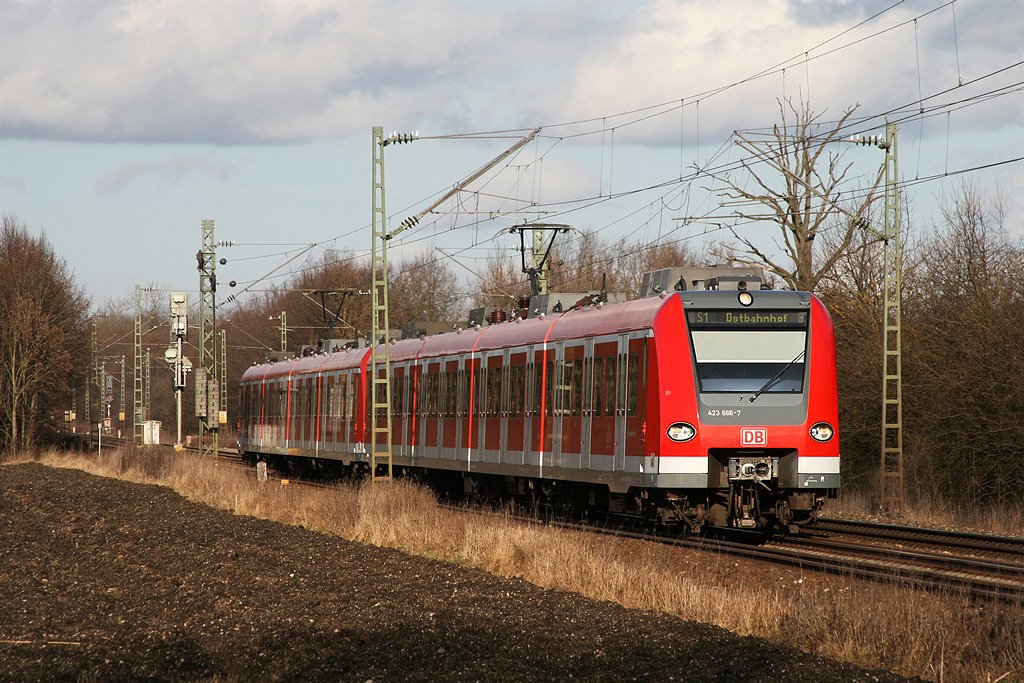 423 666 am 28.12.2009 bei Feldmoching.