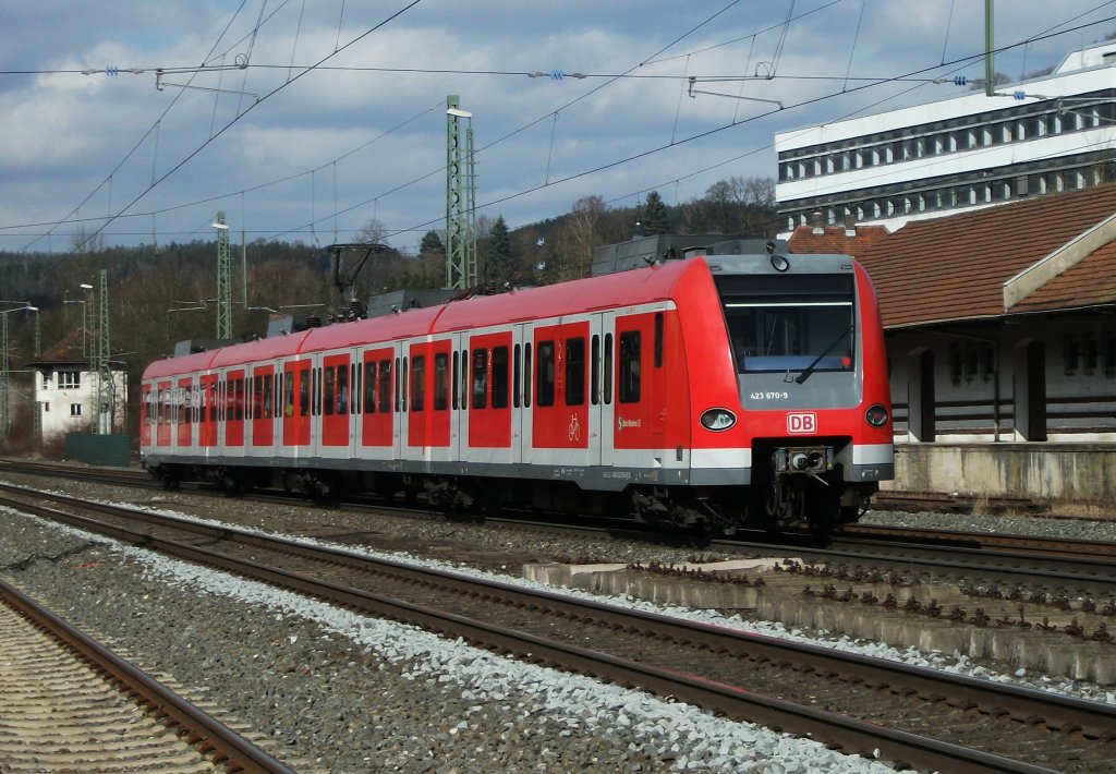 423 670 der SBahn München, durchfuhr am 10.3.11 den Bahnhof Kronach Richtung Saalfeld(S