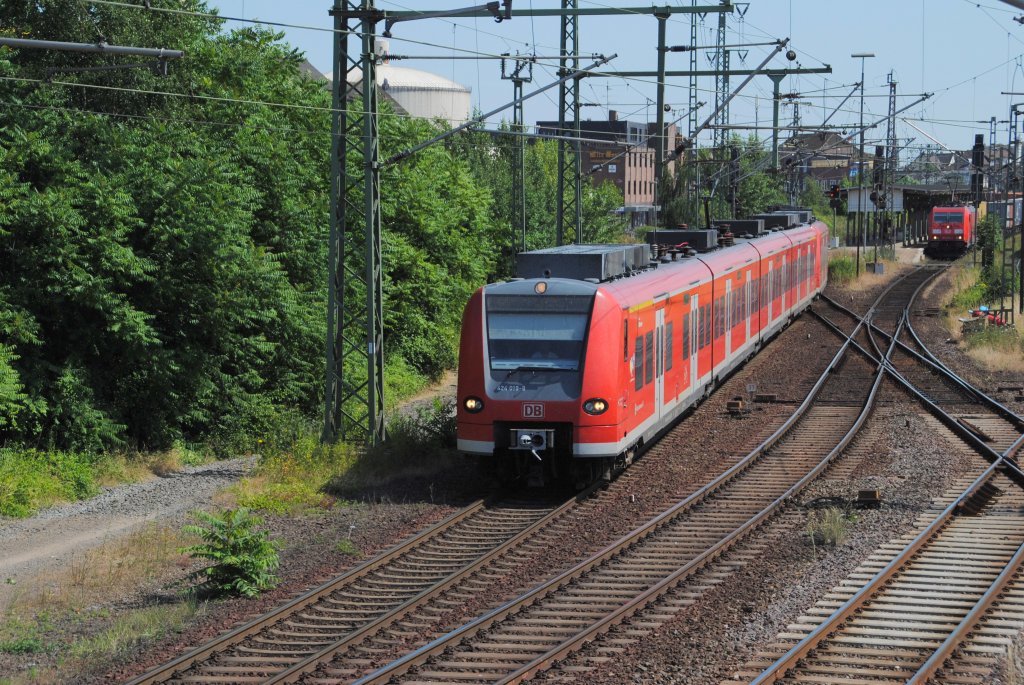 424 019-8, verlsst Lehrte in Richtung Celle am 08.07.10. Fotostandpunkt war der Balkon des Musumstellewerk des Lehrter Eisenbahnverein.