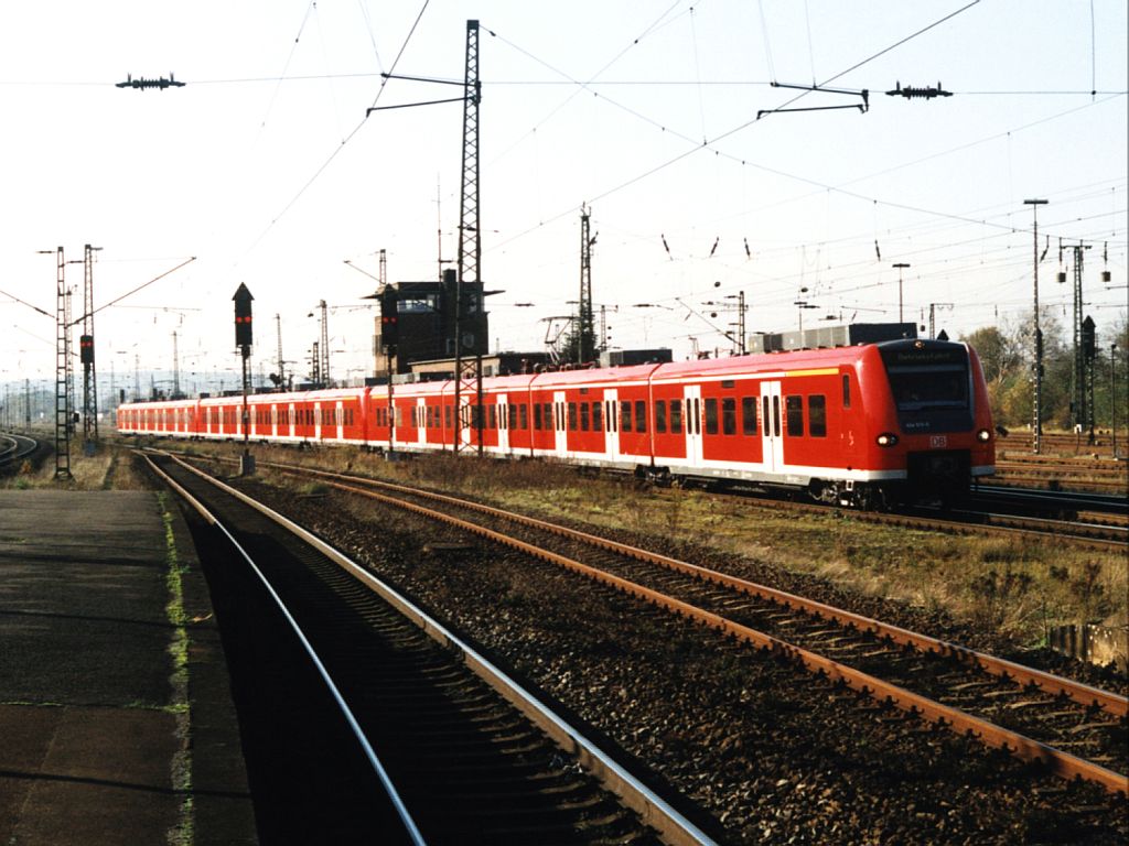 424 513-0 + 424 + 424 mit einem Sonderzug auf Bahnhof Lhne am 4-11-2000. Bild und scan: Date Jan de Vries.