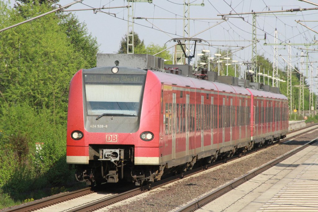 424 528-8 nach Minden beim verlassen des S-Bahnhofes Dedensen/Gmmer am 06.05.2013.