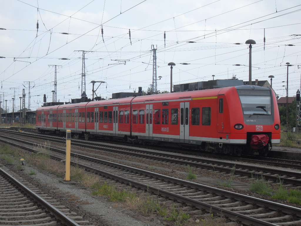 425 006/506 machte am 11.06.2011 Pause in Stendal.