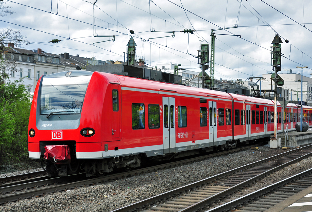 425 040 RB18 nach Bonn-Mehlem verl��t den Hbf Bonn - 19.04.2012