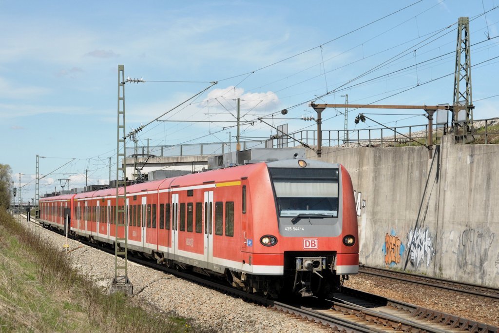425 044 & 125 am 19.04.12 bei M�nchen-Trudering