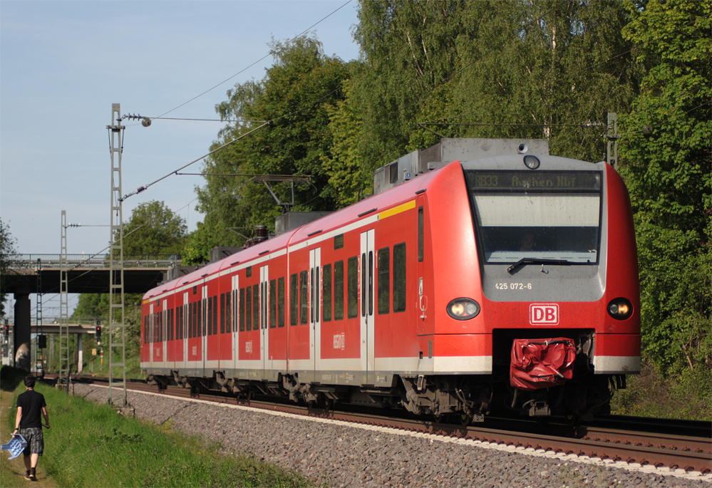 425 072/572 als RB11077(+5) nach Aachen am Km 26.0. 22.5.10