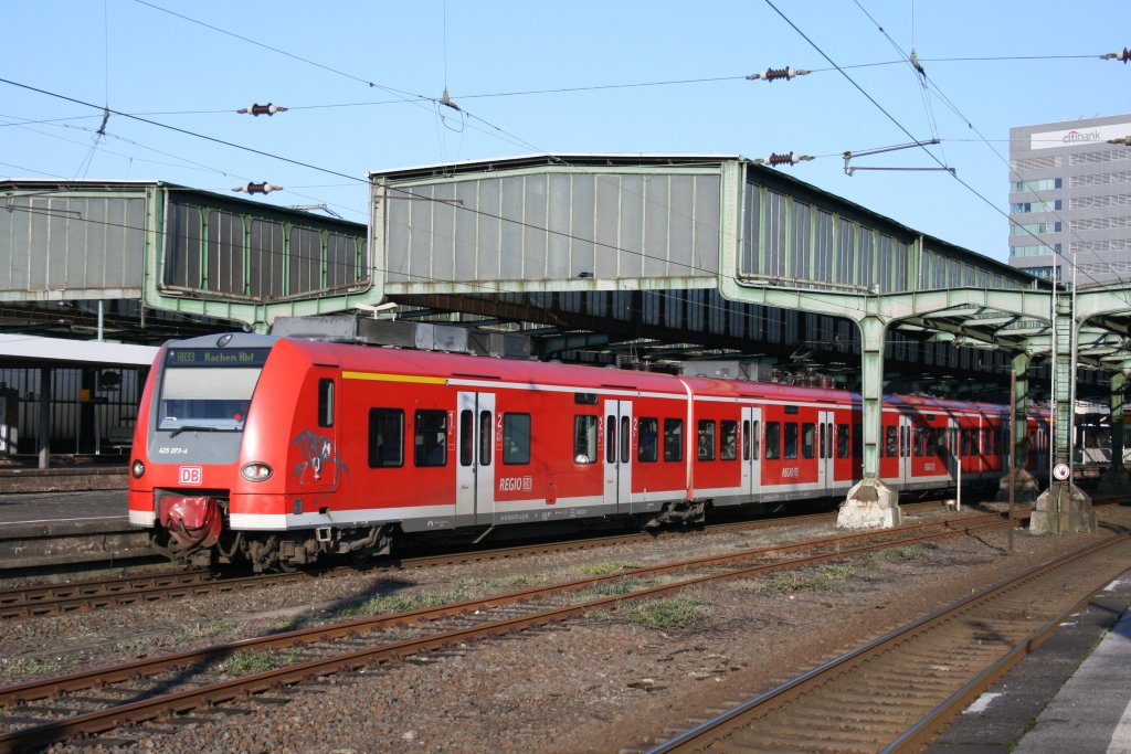 425 073-4 mit der RB33 nach Aachen HBF.
Aufgenommen am HBF Duisburg am 13.12.2009.