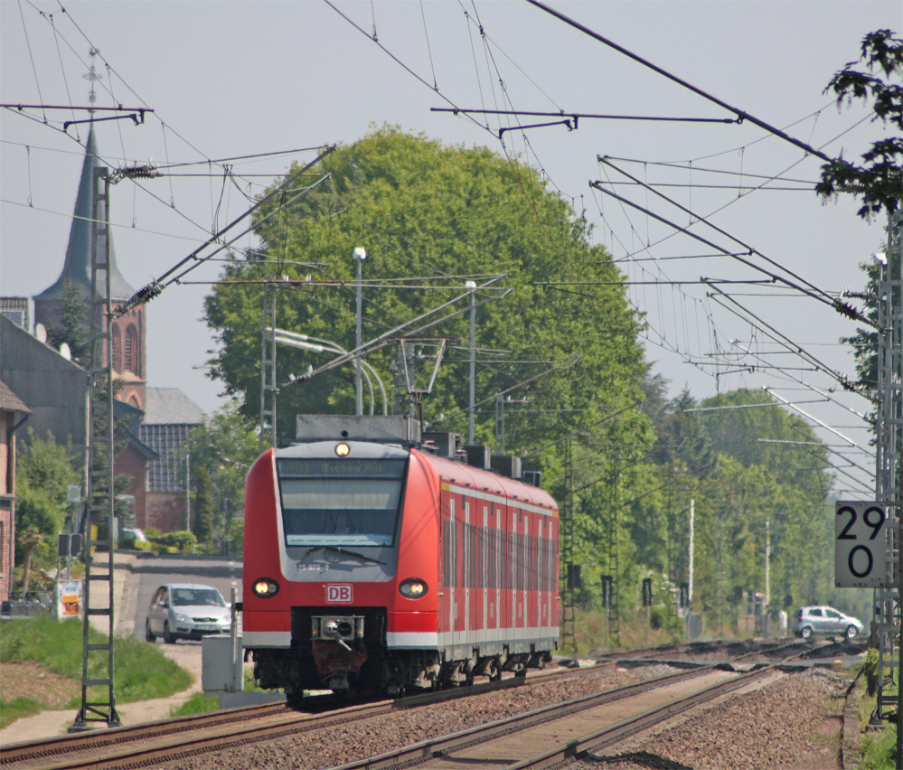 425 075 als RB11065 aus Duisburg nach Aachen am Km 29.0 vor Geilenkirchen, 22.5.10