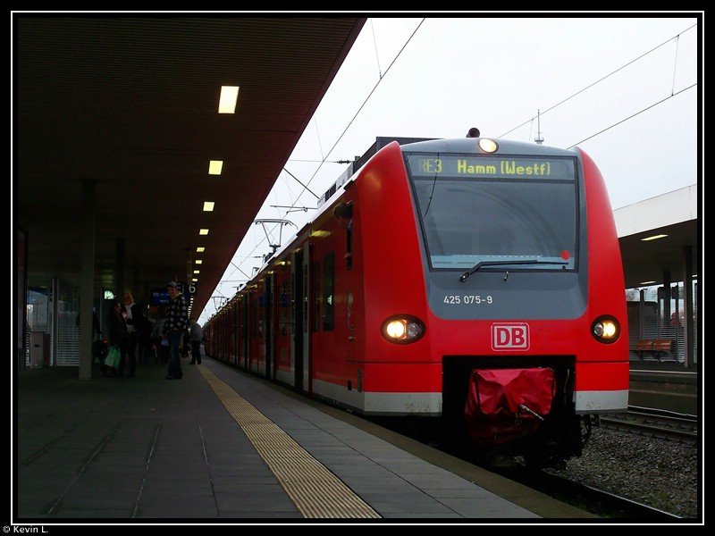 425 075 als RE 10319 in Gelsenkirchen Hbf. Aufgenommen am 5.12.2009