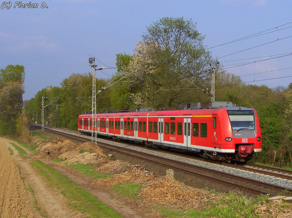 425 079/579 hier als RB33 (11076) zwischen Hckelhoven-Baal und Erkelenz am Km 42.3. 27.04.2010