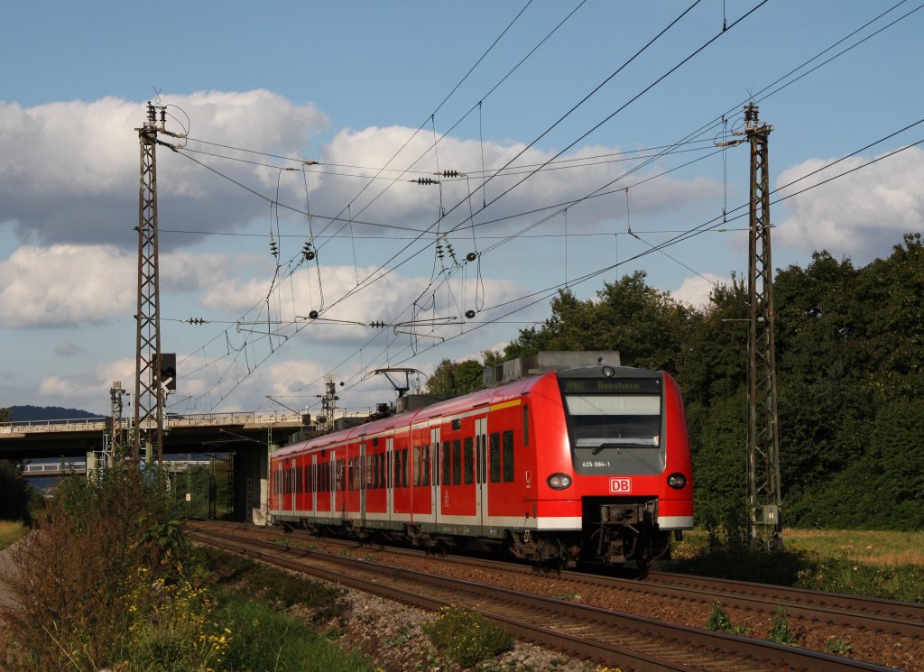 425 084 als RB von Mannheim Hbf nach Bensheim.Aufgenommen am 18.09.10 in Gro�sachsen-Heddesheim.