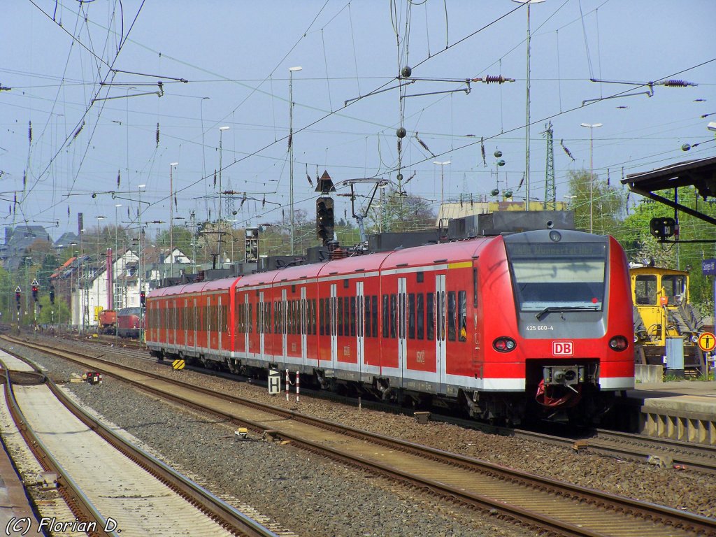425 100/600 verl�sst gemeinsam mit 425 102/602 Solingen Hbf in Richtung Wuppertal als RB48. 24.04.2010