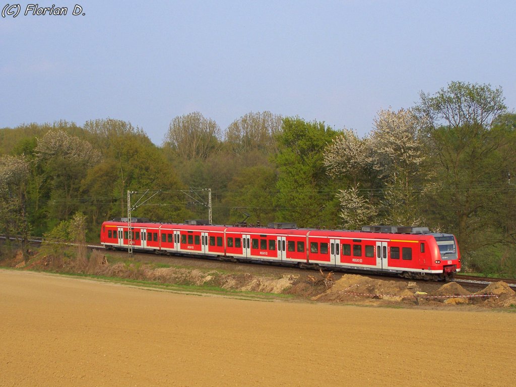 425 104/604 als RB33  Rhein-Niers-Bahn  (11079) auf dem Weg nach Aachen am Km 42.3 kurz vor H�ckelhoven-Baal. 27.04.2010