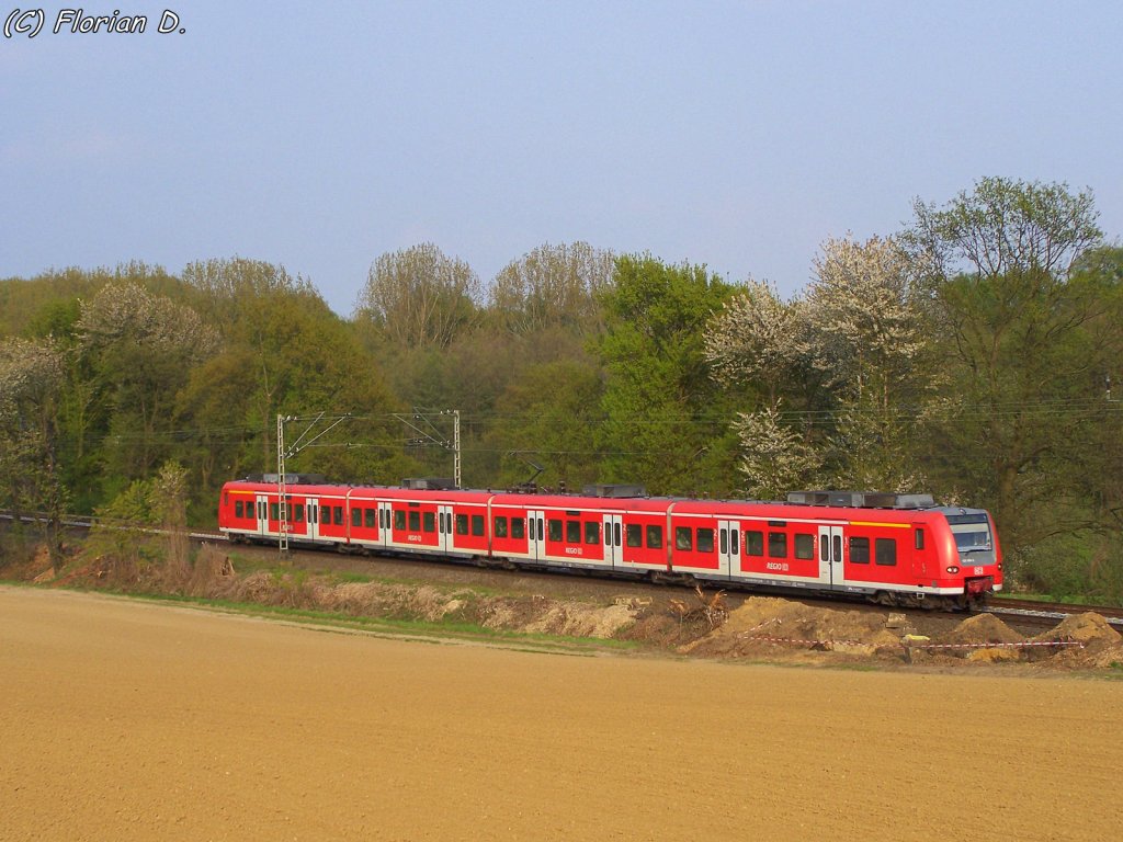 425 104/604 als RB33  Rhein-Niers-Bahn  (11079) auf dem Weg nach Aachen am Km 42.3 kurz vor Hckelhoven-Baal. 27.04.2010
