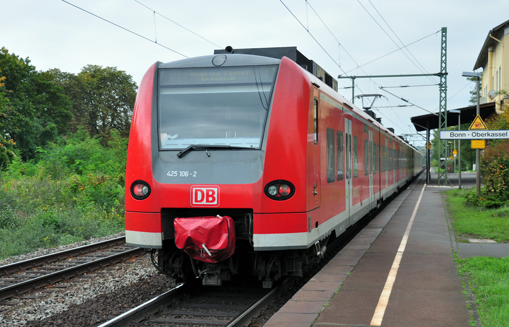 425 106-2 im Bahnhof Bonn-Oberkassel - 08.10.2010